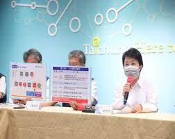 #高雄 #本土病例 #確診 #群聚感染 #新冠肺炎 #新冠疫情 高雄統計到5月20日止，總共12例本土新冠肺炎確診，其中有家庭群聚和餐廳群聚，都與台北市、新北市有關聯，因此市府呼籲，若身體出現腹瀉、喉嚨癢、咳嗽等症狀，請前往市內23家指定採檢醫院採檢. å°ä¸­ä»Šå¹´é¦–ä¾‹æœ¬åœŸç¢ºè¨ºè¶³è·¡çœ‹é€™è£¡