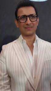 Rosogolla, jhalmuri & maachher jhol — that’s what Sharman Joshi is excited  to dig into while in Calcutta! The actor shared his wishlist with t2 when  we caught up with him at the motion poster launch ...