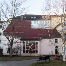 August 1464 in todi, umbrien), war ein schon zu lebzeiten berühmter, universal gebildeter deutscher philosoph, theologe, kardinal und mathematiker.er gehörte zu den ersten deutschen humanisten in der epoche des übergangs zwischen spätmittelalter und. Kapelle Im Nikolaus Cusanus Haus Stuttgart Visit A Church