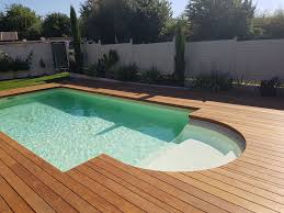 terrasse bois en ipe realise pres de pezenas 34 piscine et jardin tour de piscine terrasse bois