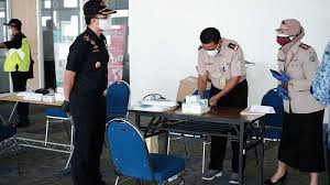 Beli bea cukai online berkualitas dengan harga murah terbaru 2021 di tokopedia! Terima Kedatangan Pmi Melalui Bandara Ahmad Yani Bea Cukai Tanjung Emas Kami Siap Bertugas Tribun Jateng