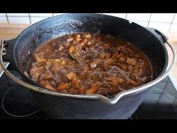 Schaschlik Aus Dem Dutch Oven Youtube Biergulasch Dutch Oven Rezepte Essen
