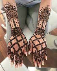 This concept of drawing mehendi vertically running perpendicularly along the whole of the back of the hand and reaching till the fingertips is eccentric and gives a new twist to the arabic henna mehndi design you are already familiar with. Arabic Mehndi Designs 89 Simple Easy Arabic Design 2021
