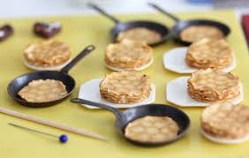 Son nom vient du mot chandelle. Pancake Day La Chandeleur Another French Feast Lou Messugo