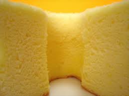 Olesi dengan mentega atau margarin dan tepung, kemudian alasi dengan kertas roti. Chiffon Cake Yang Enak Dan Lembut