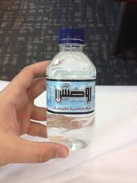تاريخ انتهاء الصلاحية الموجود على علب الماء ليست للماء بل هو تاريخ انتهاء العلبة نفسها Water Bottle Plastic Water Bottle Bottle