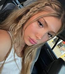 Chanel Moss's Instagram, Twitter & Facebook