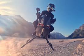 Tudo de Motos | Moto voadora polonesa pode chegar a 200 km/h sem asas ou  hélices A moto voadora Airbike, criada por uma startup da Polônia, flutua  sem... | Instagram