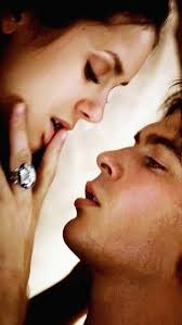 Alaska Young Adli Kullanicinin Tvd Panosundaki Pin Vampirler Film Cadi