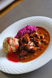 Rezept Rehgulasch Wildgulasch Mit Semmelknodel Fertigmischung Von Knodel Maxx Mit Bildern Wildgulasch Rehgulasch Rezept Rehgulasch