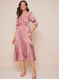 فستان ساتان مطوي معقود جانبي ومقلم مكشكش Unique Formal Dresses Dresses Satin Dresses