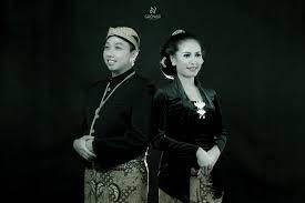 Asia foto adalah jasa foto prewedding atau wedding yang ada di kelapa gading jakarta utara, berikut adalah salah satu design produk percet. Foto Prewedding Tradisional Jawa Prewedmoto
