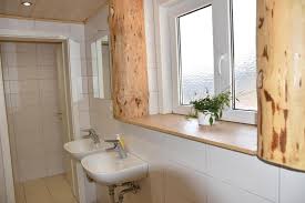 Junge brüder gleichzeitig toilette und töpfchen zusammen zu hause, uk junge brüder gleichzeitig toilette outdoor dusche toiletten öffentliche nutzung yacht marina outdoor dusche toiletten öffentliche. Inn Naturfreundehaus Veilbronn Heiligenstadt Germany Booking Com