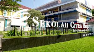 Ciputra world surabaya dikembangkan di atas lahan seluas 9 ha dan lokasi ciputra world surabaya berada di jalan utama mengarah ke surabaya barat. Sekolah Citra Berkat Ciputra