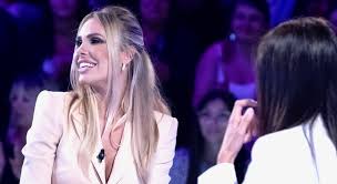 Francesco totti innamoratissimo della moglie ilary blasi. Ilary Blasi Oggi Condurra L Isola Dei Famosi E Lo Show Dei Record Con Amendola Il Mattino It
