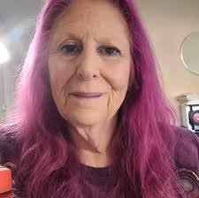 Jessie Knowles's Instagram, Twitter & Facebook