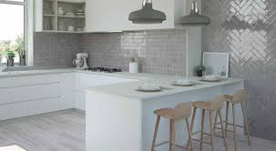 Let S Talk Tile Trends In The Kitchen With Maharani Tiles Diseno De Cocina Comedores Grises Casas Pequenas