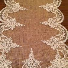 Jut Kumasa Fransiz Danteli Uyguladik Spor Sikligi Yakalayabilirsiniz Runner Ranir Burlap Crafts Table Runner Diy Jute Crafts