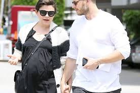 Menjadi keinginan para orang tua untuk bisa melahirkan sang buah hatinya dengan sehat, selamat dan lancar. Merangsang Kontraksi Agar Cepat Melahirkan Nakita