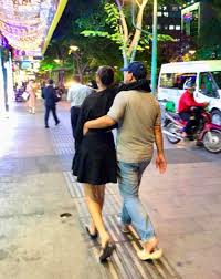 Bộ đôi chị em không chỉ học giỏi, nói tiếng anh siêu đẳng mà còn sở hữu nhan sắc nổi bật, chiều cao ấn tượng, được ví như hoa hậu trong tương lai. Bá»' Cao 1m68 Con Gai Quyá»n Linh Cao Ä'áº¿n 1m7 Va Xinh NhÆ° Hoa Háº­u Ba Xa He Lá»™ Ly Do Giáº¥u Kin