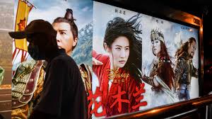 Донни йен, джейсон скотт ли, розалинд чао и др. Disney S Mulan Tops China Box Office Amid Controversy Wsj