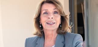 826 likes · 6 talking about this. Schauspielerin Senta Berger Uber Schuldgefuhle Und Streit Chrismon