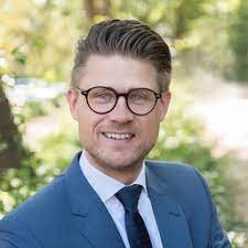 Deutsche bank is good company to work. Finn Lehmkuhl Vice President Senior Experte Private Banking Deutsche Bank Ag Xing