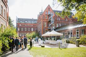 Descubre las ofertas de hotel mutterhaus düsseldorf, entre las que se incluyen tarifas completamente reembolsables con cancelación gratuita. Hotel Mutterhaus Charmewedd Hochzeitsfotografie