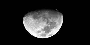 Luna hoy, domingo 23 de agosto: “Limpia tu terraza o balcón y disfruta mirando el atardecer. Cuando oscurezca, podrás ver a Venus junto a Espiga y, en lo alto, el triángulo de verano”