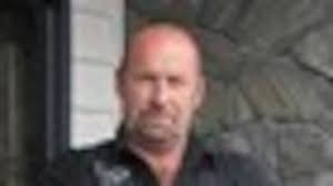 Good Samaritan helps officers under attack