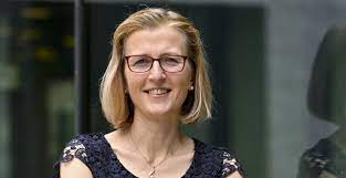 Denn ihre aktuelle biografie auf der homepage der uni wien ist gerade einmal drei sätze lang. Kpuy228evemjqm