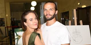 Terapeut jim doporučí, aby se vydali do míst, kde se společným sexem kdysi začínali… Neobsdrwyungkm