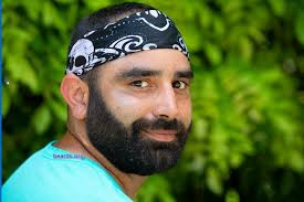 Chris: beard thick and strong, image 3