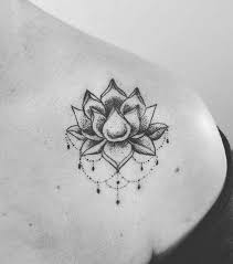 Envie de vous faire tatouer une fleur de lotus sur le corps, mais vous ne savez pas pour quel dessin opter ? Tatouage Fleur De Lotus 20 Idees De Modeles Pour S Inspirer
