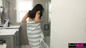 Candid Lens Little Sister Creepshot - Raw Moments