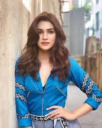 kriti sanon hot hd photos wallpapers for mobile 1080p 36064 kritisanon actress indian bollywood actress indian actresses beautiful bollywood actress pinterest