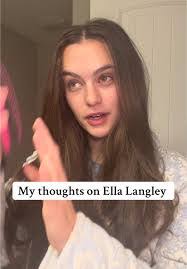 Ellie Langley's Instagram, Twitter & Facebook