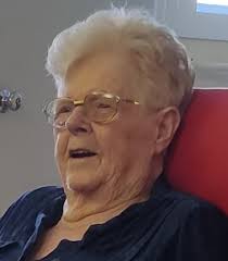 Winnie Yates's Instagram, Twitter & Facebook