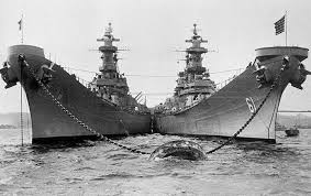 Uss Missouri Left And Uss Iowa Anchored In Tokyo Bay Uss Iowa Battleship Us Navy Ships