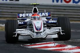 Na starcie zmagań doszło do ogromnej kraksy, która wywróciła do góry nogami klasyfikację wyścigu. Galeria Zdjec Robert Kubica W Gp Wegier 2006 2010