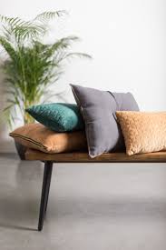 Des Coussins Pour Habiller Un Banc Et Le Rendre Plus Confortable Orange Grey Blue Green Plant Coussin Cus Coussin Deco Architecte Interieur Coussin Bleu
