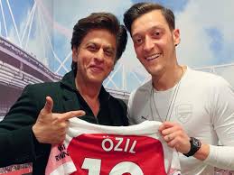 ▻ don't forget to subscribe: Photo Shah Rukh Khan Thanks Arsenal Player Mesut Ozil For His Love And Hospitality At A Football Match Hindi Movie News Times Of India