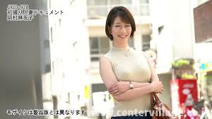 岡村麻友子さん34歳。結婚10年目の専業主婦で、になる男の子のママ。趣味はスポーツ全般とフィットネスで、過去にはハワイの有名マラソン大会に出場したことも  - XNXX.COM