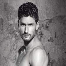 Olivier giroud fashion style 2019 olivier jonathan giroud is a french professional footballer who plays as a forward for premier league club chelsea and the. Snapped Arsenal Stars Olivier Giroud Twice And Mesut Ozil Get Naked Daily Star