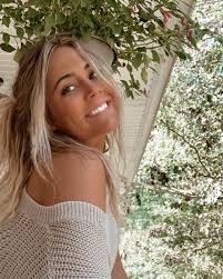 Danielle Casteel (@danielle.casteel) • Instagram photos and videos