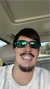 Those of you who know me, know that I've always been insecure about my  teeth because of them being crooked… well I decided it was time for a  change so here's to