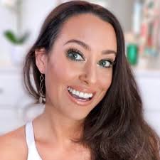 Heather Bray's Instagram, Twitter & Facebook