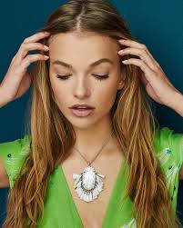 Kendra scott betsy necklace hot sale