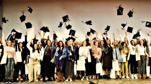 Que faire avec diplome infirmier. Infirmier E S Et Aide Soignant E S Pas De Chomage Pour Les Diplomes De L Ifsi Daumezon De Saint Andre