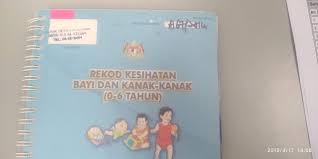 Sekiranya anda mempunyai buku rekod kesihatan ibu atau rekod kesihatan kehamilan yang berwarna merah jambu seperti paparan gambar di atas, adakah anda perasan yang ada pelekat berwarna seperti yang kelihatan? Aisy Dah Daftar Sekolah Cahaya Hayati